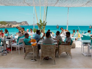 atzaro beach restaurante cala nova ibiza eivissa
