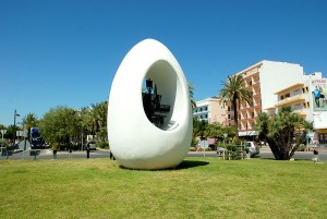 monumento al descubrimiento america huevo colon sant antoni san antonio ibiza eivissa