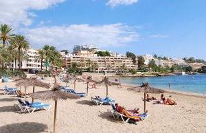 playa cala de ses figueretes ibiza eivissa